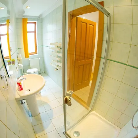 Aranykert Vendeghaz Erlau