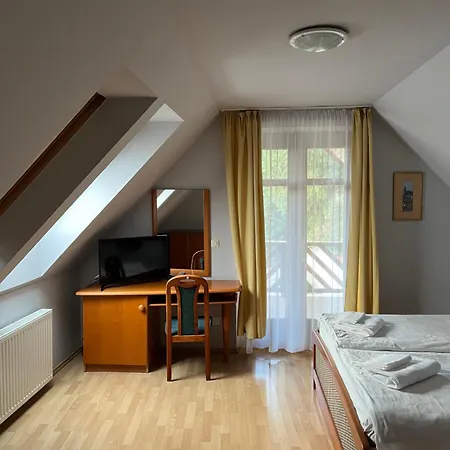 Aranykert Vendeghaz Erlau