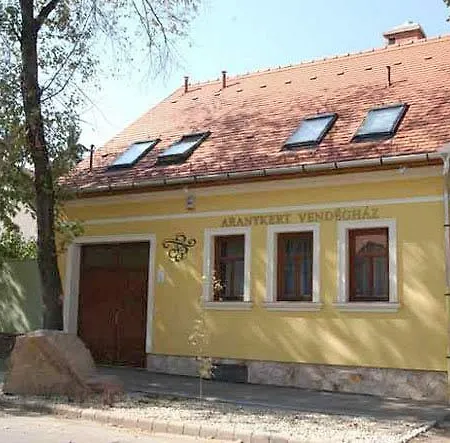 Aranykert Vendeghaz Erlau