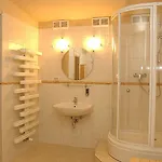 Guest house Aranykert Vendeghaz 4*