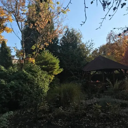 Aranykert Vendeghaz Penzion 4*