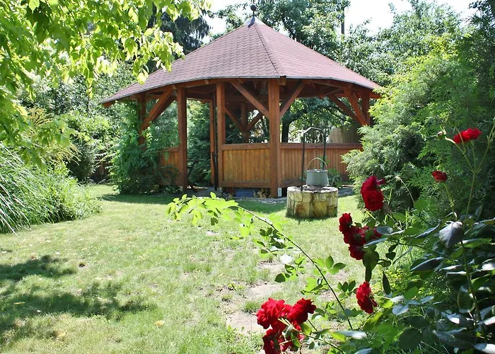 Guest house Aranykert Vendeghaz 4*